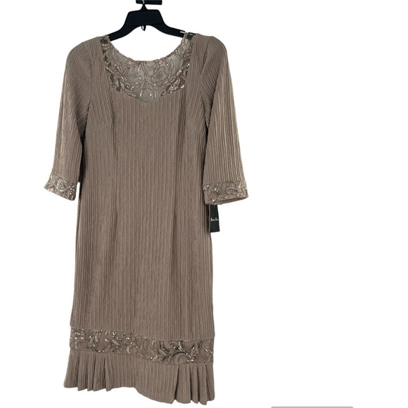Brianna Milay Dress Womens Size 8 Pleated Metallic Gold Sequin Lace Neckline Hem - Picture 2 of 12